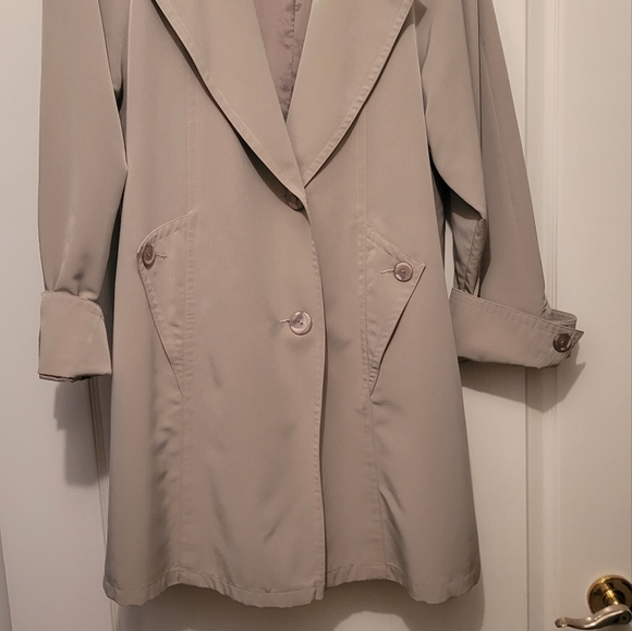Coat - Picture 3 of 4